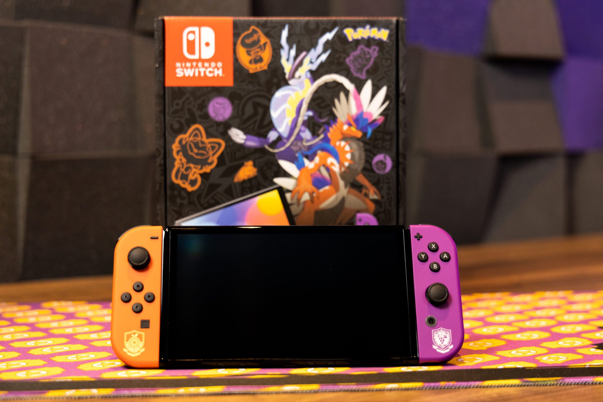 Console Nintendo Switch Modèle OLED - Edition Pokémon Ecarlate et Pokémon  Violet