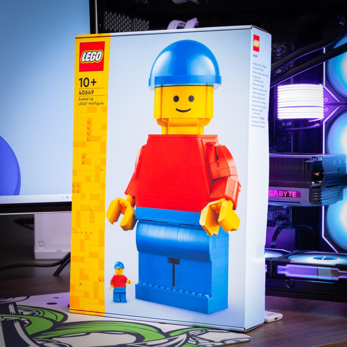 GIANT LEGO MAN!